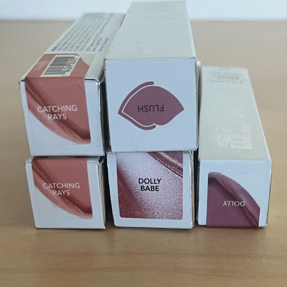 BUXOM Plump Shot Lip Serum in Plump Peach visibly plumps lips makeup - Picture 6 of 8